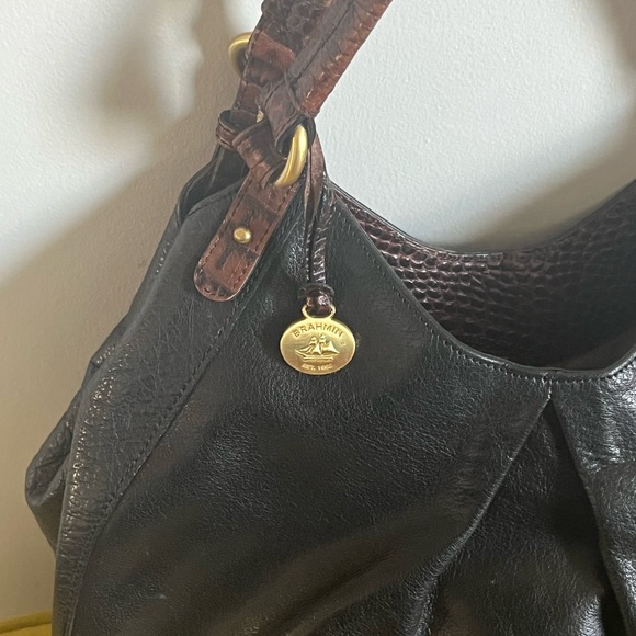 Black Brahmin bag… still in good condition… no rips or tears - Picture 5 of 11